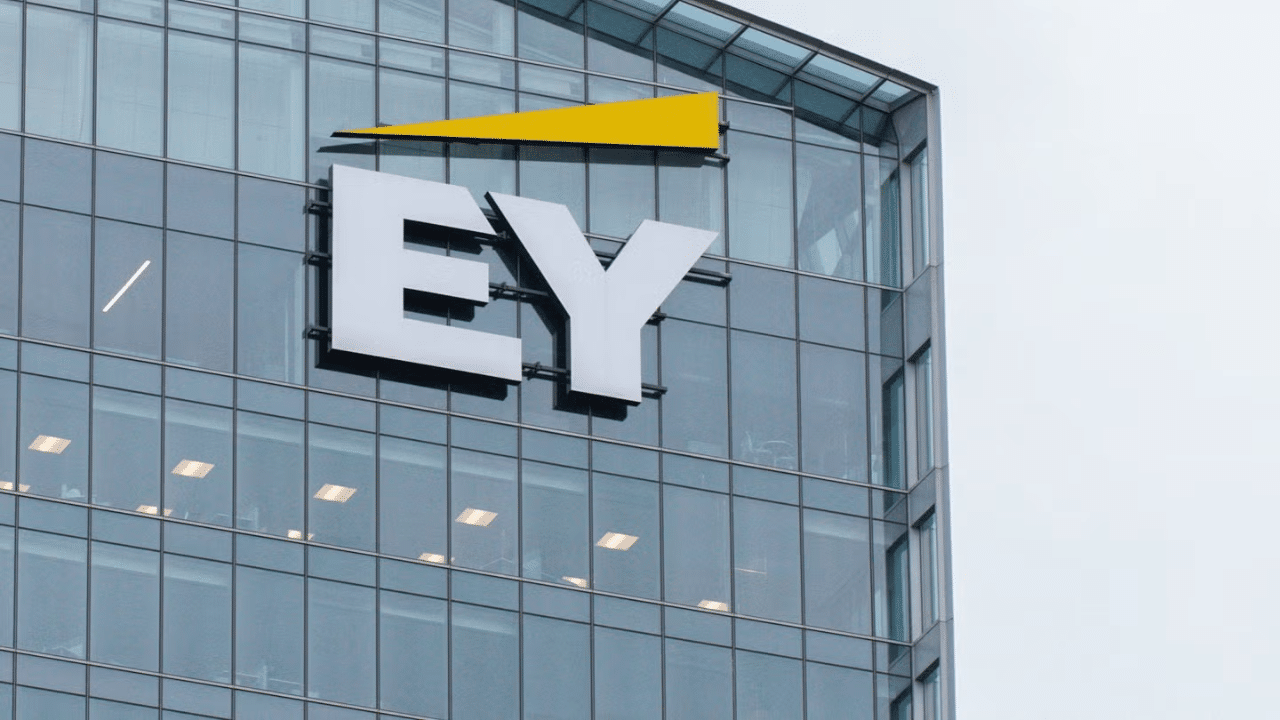 "EY Hiring Freshers 2025 – Associate Software Engineer Role in Bengaluru for B.E/B.Tech Graduates"